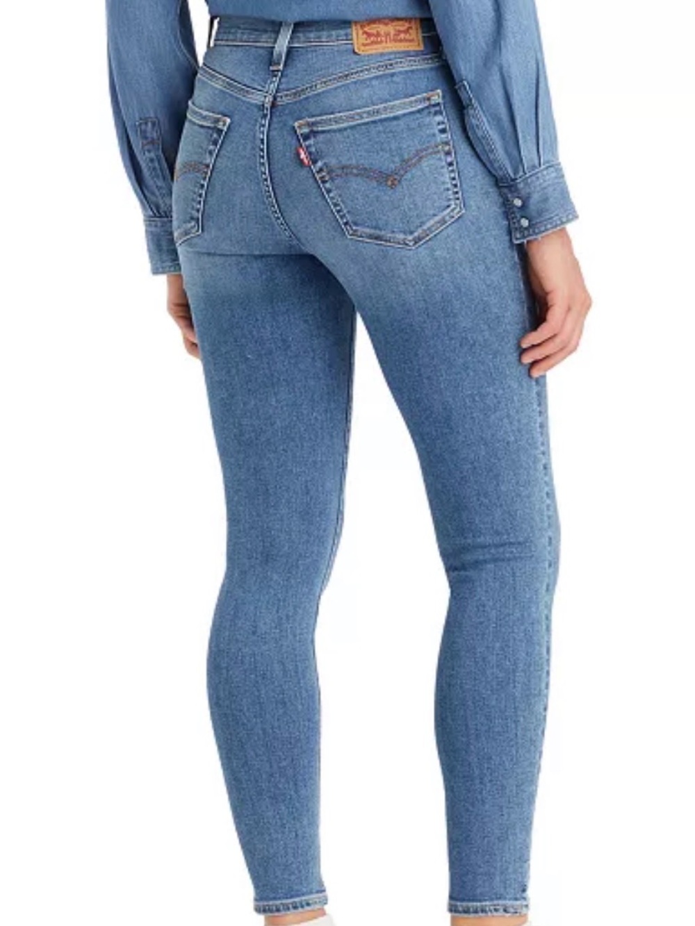 Levi's Skinny Jeans in Medium Blue Wash